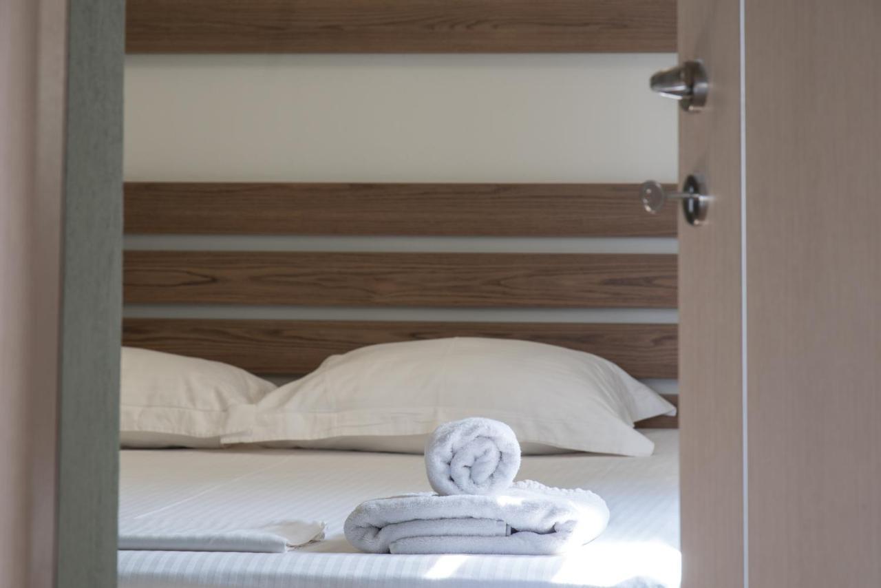 Vertigo Seaside Apartments นิกิติ ภายนอก รูปภาพ