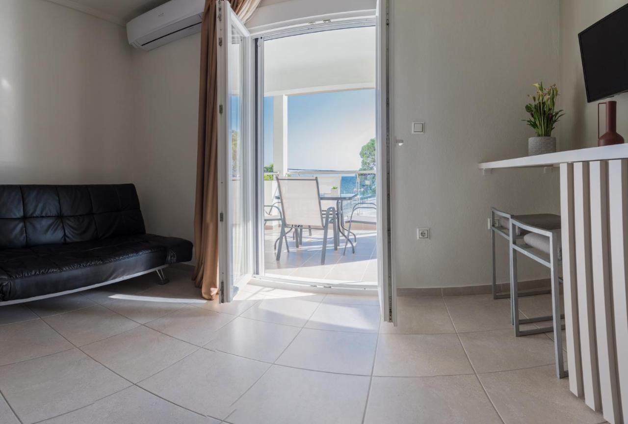 Vertigo Seaside Apartments นิกิติ ภายนอก รูปภาพ