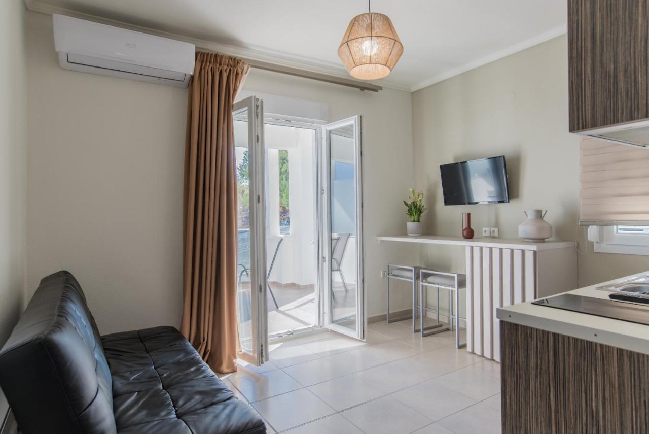 Vertigo Seaside Apartments นิกิติ ภายนอก รูปภาพ